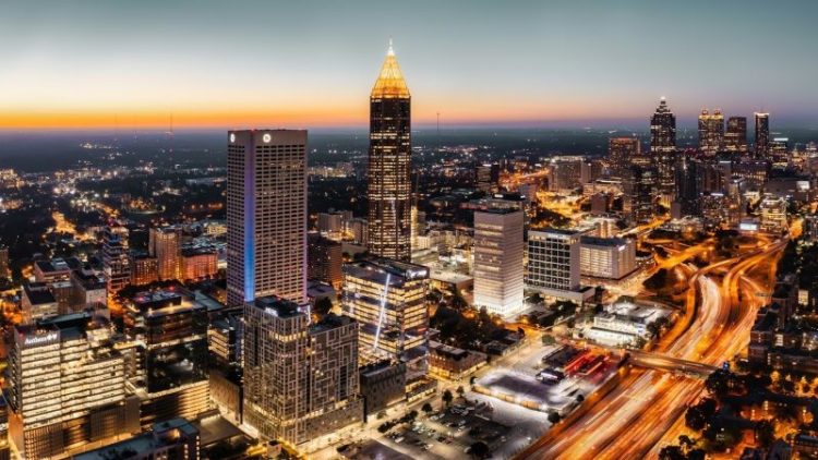 19층 높이의 호텔 피닉스와 다운타운 야경. [출처 호텔 피닉스 홈페이지]