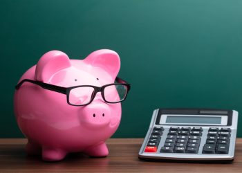 소비자 중 상당수가 은퇴자금을 모으고 싶어 하지만 현실은 대부분이 월급으로 생활비만 간신히 충당하고 있는 것으로 나타났다.  [출처 셔터스톡]