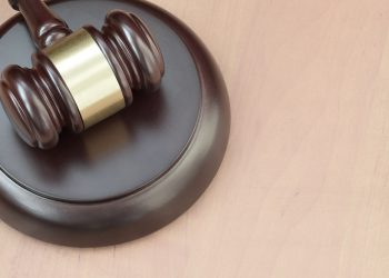 가족 6명이 숨진 교통사고를 일으킨 10대 가해자에게 징역 65년형이 선고됐다.  [출처 셔터스톡]