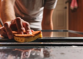 주택 소유주들이 가장 기피하는 집안일은 오븐 청소인 것으로 나타났다. [출처 셔터스톡]