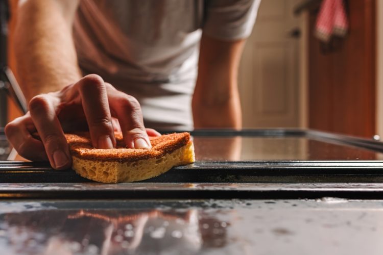 주택 소유주들이 가장 기피하는 집안일은 오븐 청소인 것으로 나타났다. [출처 셔터스톡]