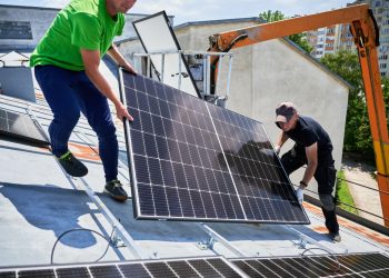 태양광에 대한 연방정부 30% 세액공제 혜택 종료를 앞두고 조지아주 전역에서 태양광 설치가 급증하고 있다. [출처 셔터스톡]