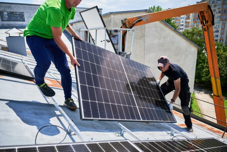 태양광에 대한 연방정부 30% 세액공제 혜택 종료를 앞두고 조지아주 전역에서 태양광 설치가 급증하고 있다. [출처 셔터스톡]