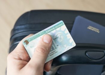 영주권 카드 이미지 사진. [출처 셔터스톡]