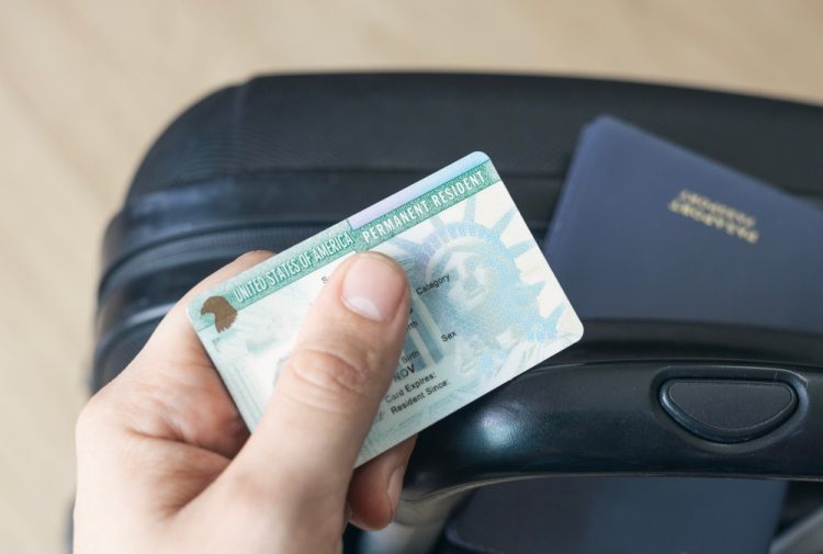 영주권 카드 이미지 사진. [출처 셔터스톡]