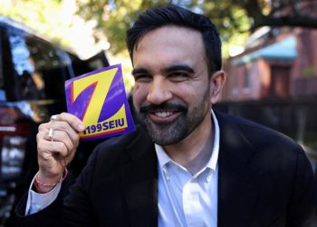 4일(현지시간) 조란 맘다니 민주당 뉴욕시장 후보가 미국 뉴욕 브루클린에서 선거에 참여하고 있다. [로이터]