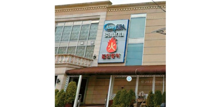 뉴저지 팰리세이즈파크의 한인 운영 찜질방 ‘킹스파’ 전경. 트랜스젠더의 여성 전용 시설 이용을 허용하는 규정 변경으로 논란이 일고 있다. [구글맵 캡처]