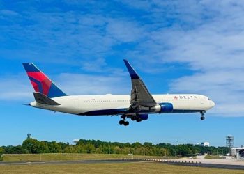 델타 여객기가 이륙하고 있다. [애틀랜타공항 페이스북]