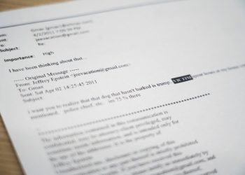 민주당이 12일 공개한 성착취범 엡스타인의 트럼프 관련 이메일. [로이터]