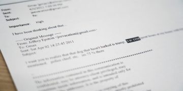 민주당이 12일 공개한 성착취범 엡스타인의 트럼프 관련 이메일. [로이터]