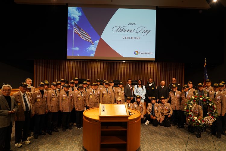 11일 귀넷 청사에서 열린 베테랑스 데이 기념식에 참석한 동남부 월남참전국가유공자전우회 회원들. 장채원 기자
