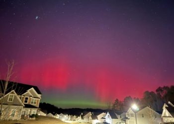 해버샴 카운티에서 장노출로 찍은 오로라 컷.