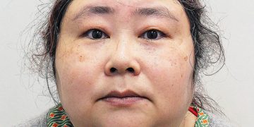 중국에서 13만여명을 상대로 사기 행각을 벌여 뜯어낸 돈을 영국에서 세탁한 혐의로 징역형을 선고받은 중국인 첸즈민. AFP=연합뉴스