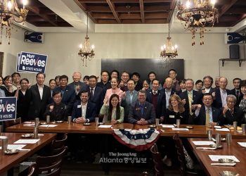 지난 24일 홍수정, 맷 리브스 의원 후원의밤 행사 참석자들이 한자리에 모였다.