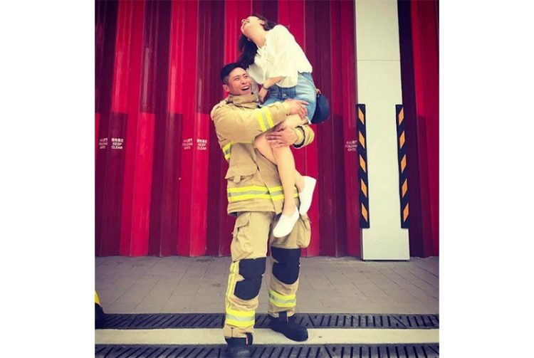 홍콩 아파트 화재현장에서 순직한 소방관 호와이호우가 생전 인스타그램에 올린 연인과 찍은 사진. 사진 호와이호우 인스타그램