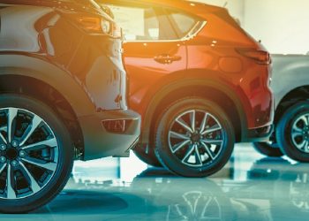 차량의 색이 희귀할 수록 차량의 잔존가치는 더 오래 지속된다는 통계가 발표돼 주목을 끈다. 남가주 한 중고차 매장에 다양한 색의 차량이 전시되어 있다.