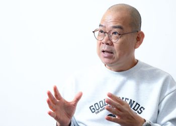 박경식 작가가 지난 15일 서울 상암동 중앙일보에서 인터뷰 하고 있다. 김종호 기자