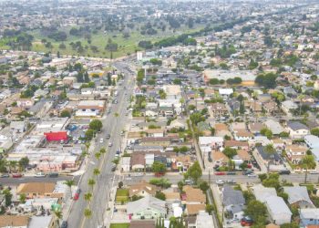 집을 사고 5년을 거주하면 초기 비용을 회수한다는 5년 법칙이 깨지고 있다는 주장이 나오고 있다? 각종 비용 상승으로 10년은 지나야 손익분기점이 된다는 것이다. 사진은 LA의 주택가.