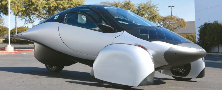 차량 표면에 태양광 시스템을 부착한 압테라 모터스의 전기차. [웹사이트 캡처]