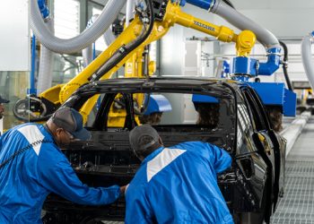 미국 조지아주의 현대차그룹 '메타플랜트 아메리카' 근로자들이 아이오닉 5를 조립하는 모습. 연합뉴스