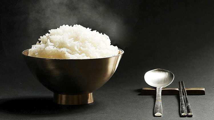 쌀밥에 김이 나는 모습. 중앙포토