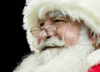 산타클로스 복장을 한 미식축구 팬. 로이터=연합뉴스
