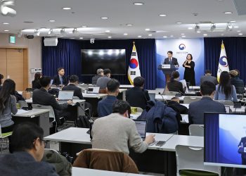 김경협 재외동포청장이 지난 19일 정부서울청사 본관 브리핑실에서 2026년 재외동포청 업무추진 계획을 발표하고 있다.[재외동포청 제공]