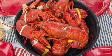 영국이 바닷가재 요리를 할 때 살아있는 채로 끓는 물에 바닷가재를 삶는 행위를 금지하기로 했다. [출처 셔터스톡]
