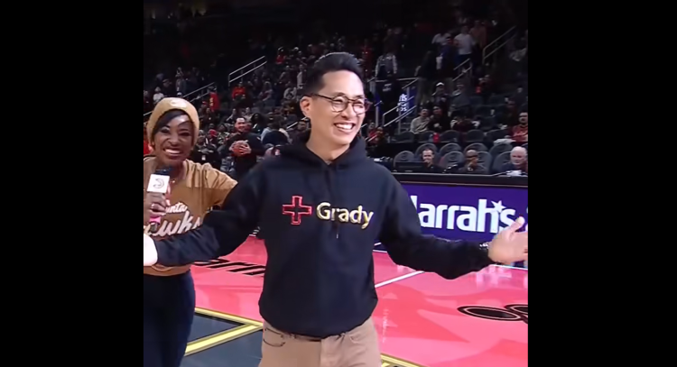 하프라인 슛을 성공시킨 뒤 기뻐하는 스탠 선우 씨. [ESPN 제공]