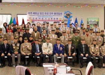 월참회 회원들이 4분기 정기모임을 끝으로 기념사진을 찍었다.