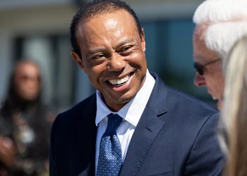 타이거 우즈가 지난 9월 8일 미국 펜실베이니아주 필라델피아 소재 TGR 러닝 랩 필라델피아에서 개회식 행사에 참여하고 있다. [로이터]