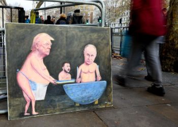 지난 8일 영국 런던 거리에 등장한 트럼프, 푸틴, 젠렌스키 풍자 그림. [로이터]