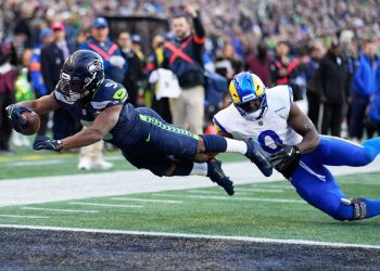 지난 25일 시애틀에서 열린 미국프로풋볼(NFL) 내셔널풋볼콘퍼런스(NFC) 챔피언십 경기의 한 장면. AP=연합뉴스