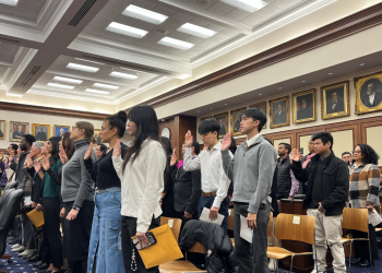 지난달 12일 애틀랜타에 위치한 조지아 북부 지방 연방법원에서 열린 시민권 선서식에 90여명의 귀화자가 참석했다. [GPB]