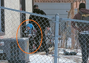 지난 20일 미네소타주 콜럼비아하이츠에서 ICE요원들이 5세 소년을 앞세워 아버지를 연행하던 중 아이도 함께 구금해 논란이 일고 있다. 학교 관계자는 요원들이 다른 가족을 확인하기 위해 아이를 ‘미끼’로 사용했다고 비판했다. [로이터]