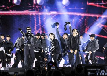 방탄소년단(BTS)이 3월 공개할 신보 제목을 ‘아리랑’이라 밝혔다. 사진은 지난 2022년 10월 부산아시아드주경기장 공연 장면. [사진 빅히트뮤직]