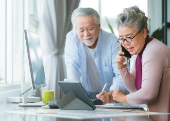 개인은퇴계좌에서 최소인출금을 찾을 때는 소득 증가에 따라 세금이 늘어나는 데 대비해야 한다.