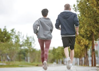 60대에 접어드는 X세대가 은퇴에 필요한 자금을 충분하지 않다고 응답해 노후에 대한 불안감을 드러냈다.