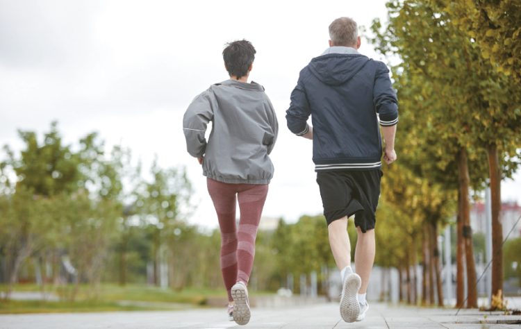 60대에 접어드는 X세대가 은퇴에 필요한 자금을 충분하지 않다고 응답해 노후에 대한 불안감을 드러냈다.