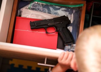 경찰과 의료진은 두 사건 모두 어린이들이 접근 가능했던 총기가 발사된 우발적 사고로 판단했다. [출처 셔터스톡]