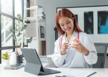 치과 원격 진료 이미지 사진. [출처 셔터스톡]
