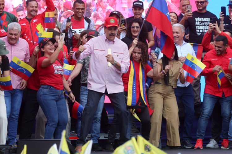 지난달 1일 카라카스의 집회에서 춤추고 있는 마두로 베네수엘라 대통령. [로이터]