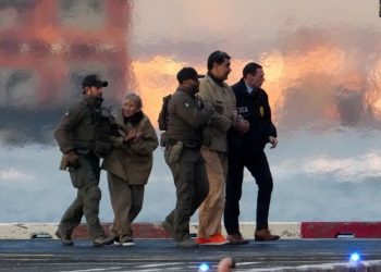 구치소에서 법정으로 강제이송되는 마두로 부부. [로이터]