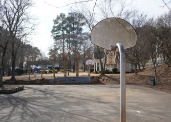 스와니 메인 스트리트 공원에 있는 농구코트.