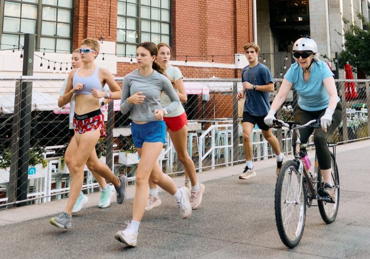 벨트라인에서 뛰고 자전거를 타고 있는 사람들. [출처 벨트라인 페이스북]