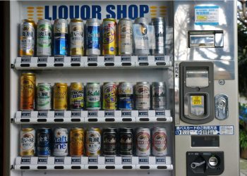 일본의 맥주 자판기. 셔터스톡