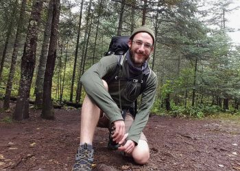 24일 미국 미네소타주 미니애폴리스에서 연방정부 법 집행요원들의 총격을 받고 숨진 알렉스 제프리 프레티(37)가 과거 산악 트래킹 때 찍은 사진. [로이터]