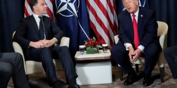 마르크 뤼터 나토 사무총장(왼쪽)과 도널드 트럼프 대통령. [로이터]