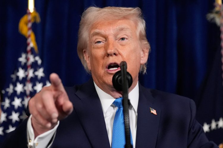 도널드 트럼프 미국 대통령이 3일 플로리다주 팜비치 마럴라고 사저에서 베네수엘라 니콜라스 마두로 대통령 압송 작전에 관한 기자회견을 하고 있다. [로이터]