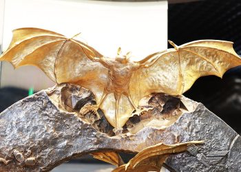 제27회 함평나비대축제장에 전시된 황금박쥐상. 사진 함평군